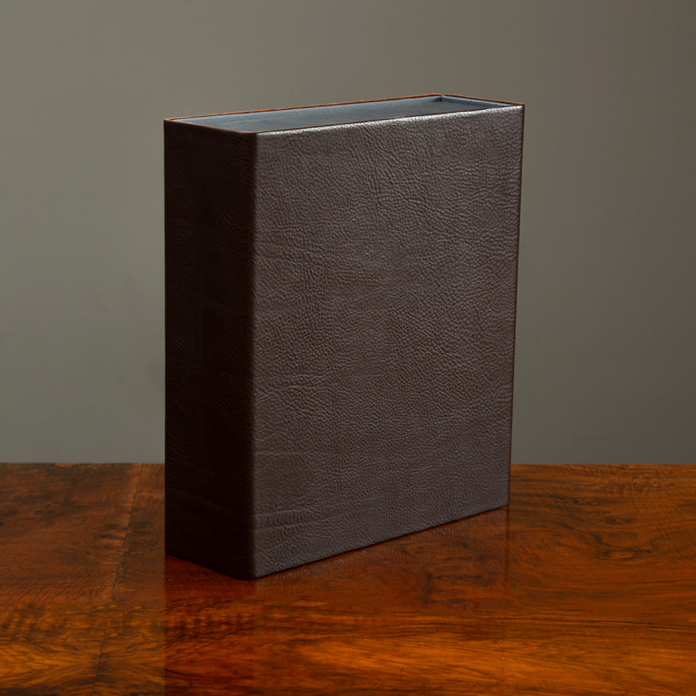 How much can you fit into a ring binder? | Hartnack & Co