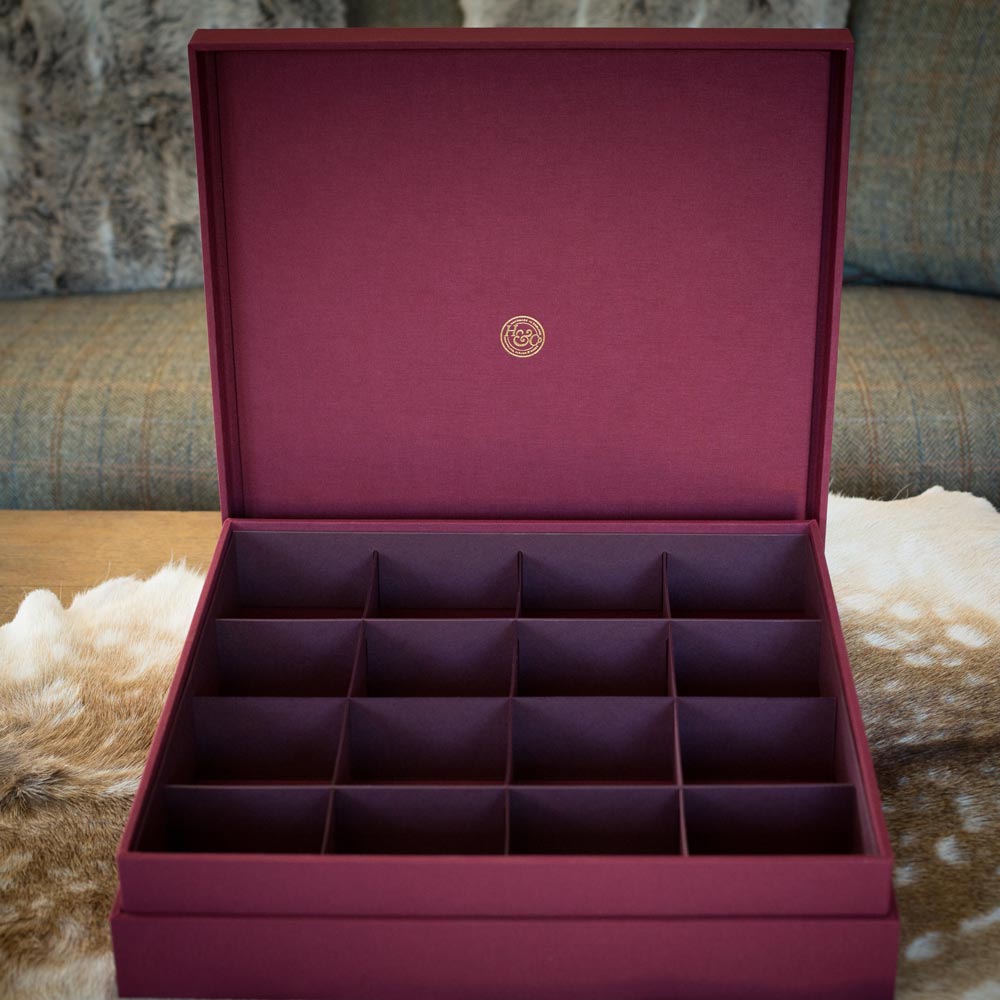 Red luxury box with sixteen sections and the Hartnack and co logo in the lid - Gallery image 7