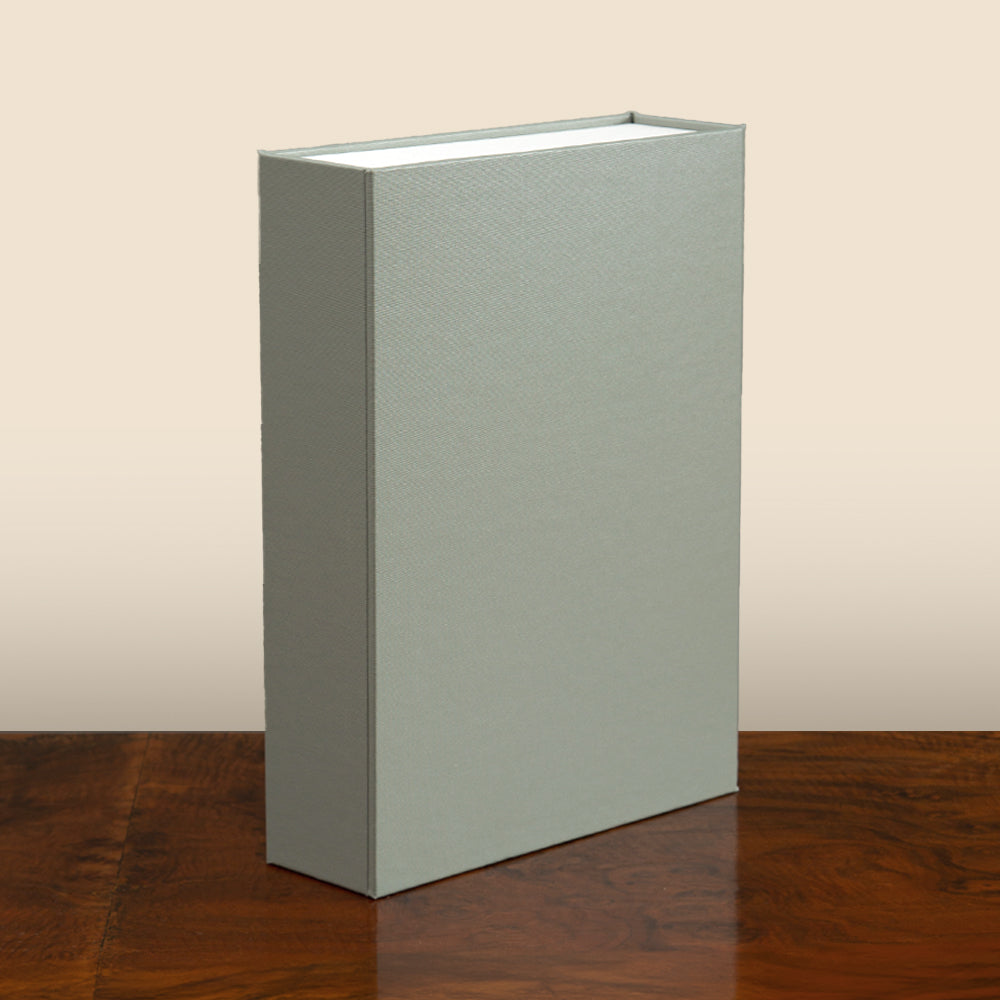 Custom made Drop BackClamshell Box with hidden magnetic closures, ideal as a presentation box or portfolio book by Hartnack & Co.