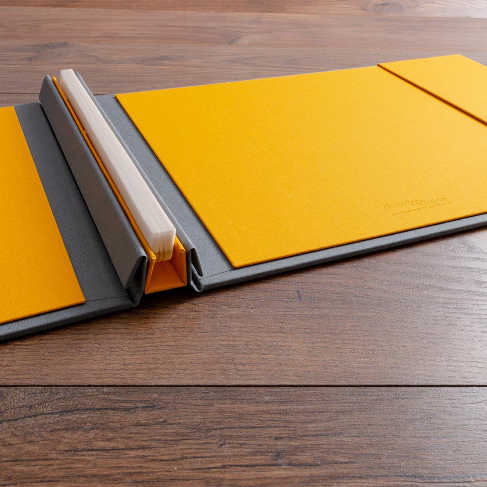 screw post portfolio book with plastic file hinge strips - Gallery image 2