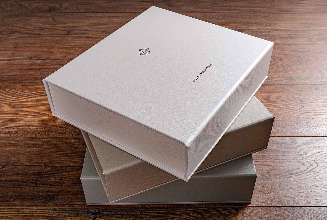 Clamshell presentation boxes