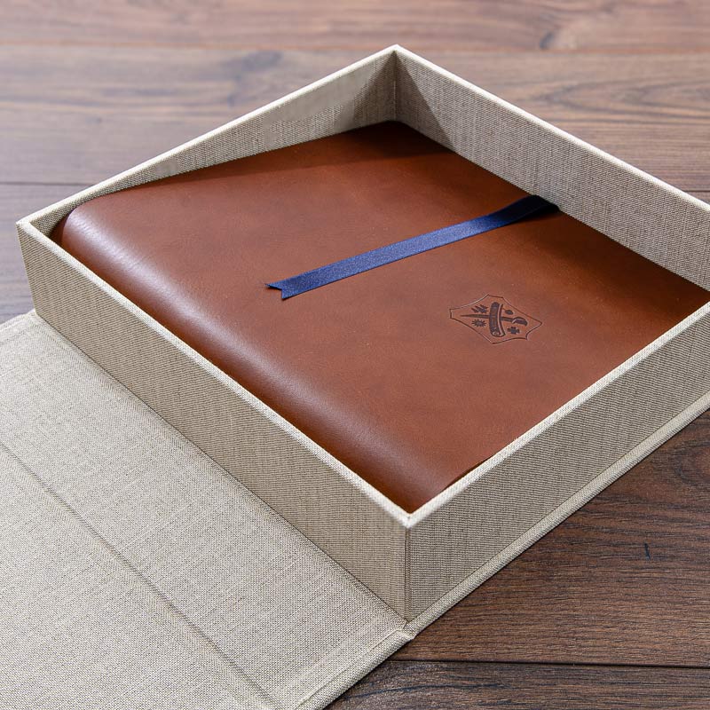 leather presentation binder inside a clamshell box - Gallery image 4