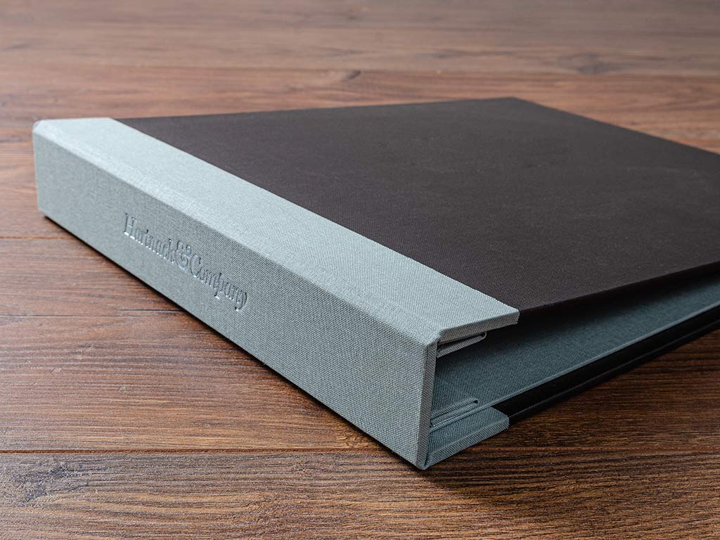 One of the options available is to have a spine cover stripe, which can match the inner cover or add an extra colour dimension to the portfolio.