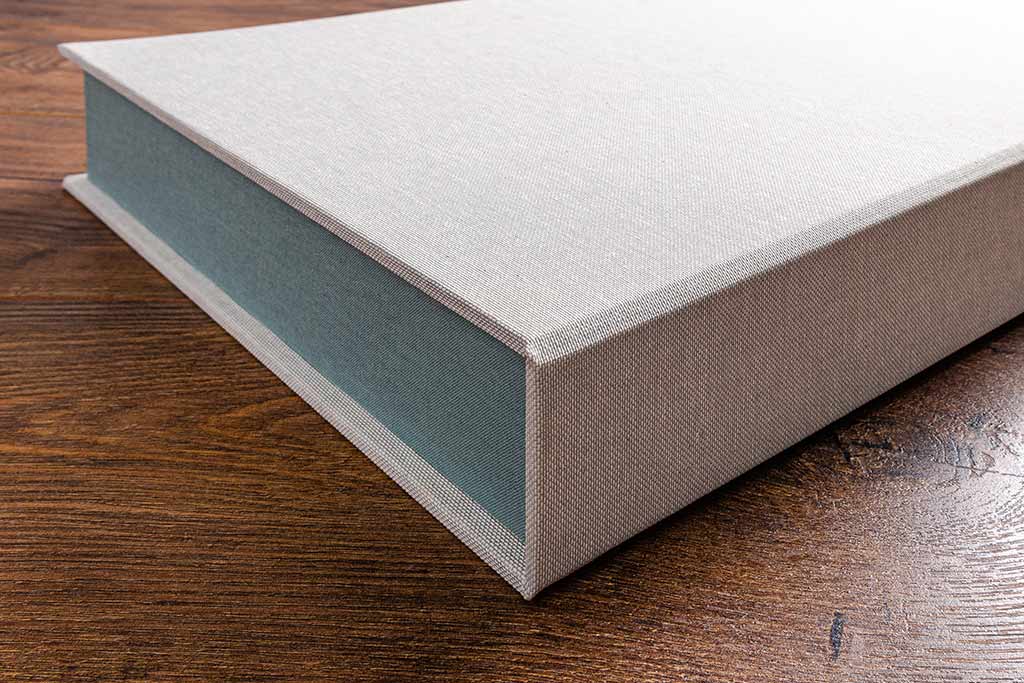 The outer covers of our clamshell boxes are made from 4mm thick grey board which provides for an elegant, but very strong outer cover.