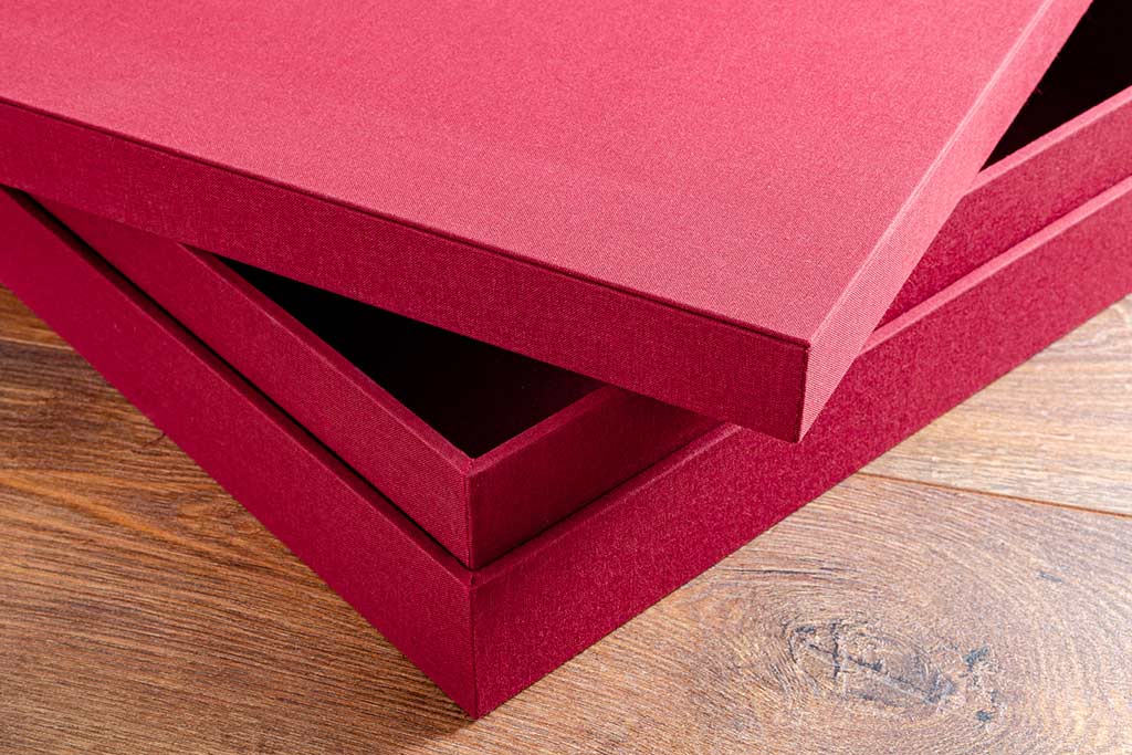 As with all Hartnack handmade boxes they are made with thick double lined walls for strength and rigidty